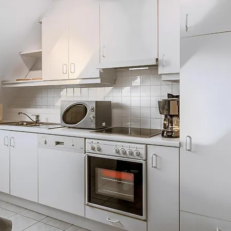 Roya Apartman *
